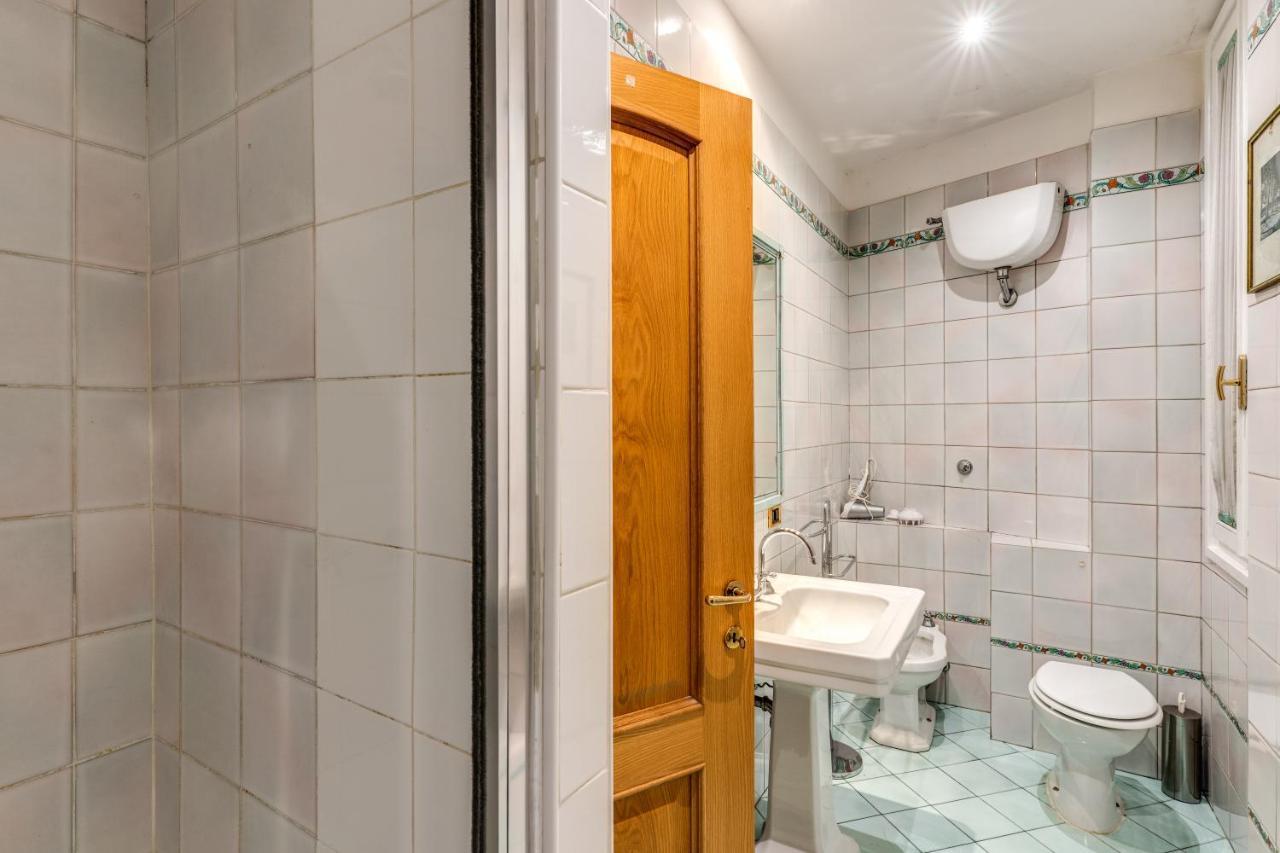 Lovely Flat By The Trevi Fountain Apartman Róma Kültér fotó