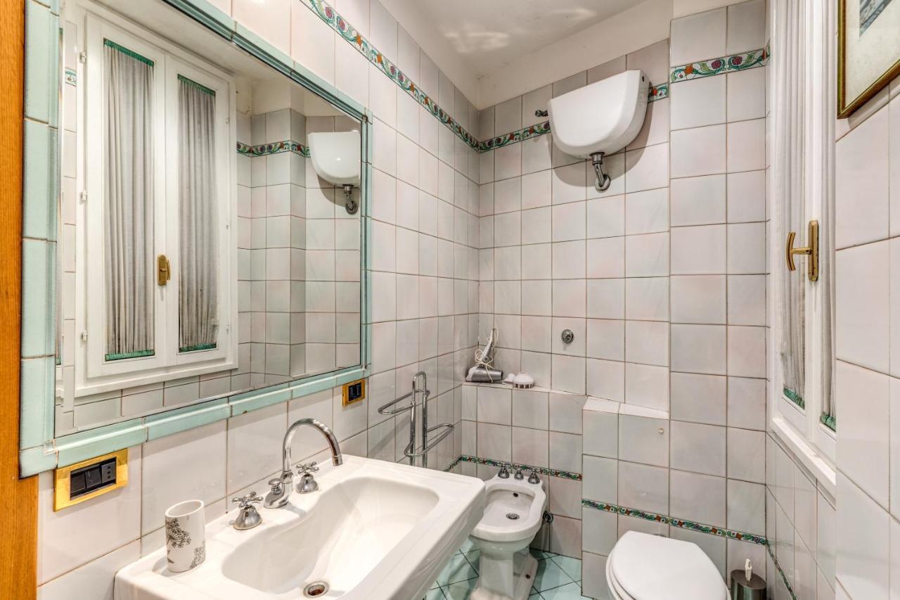 Lovely Flat By The Trevi Fountain Apartman Róma Kültér fotó