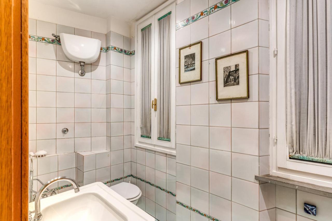 Lovely Flat By The Trevi Fountain Apartman Róma Kültér fotó