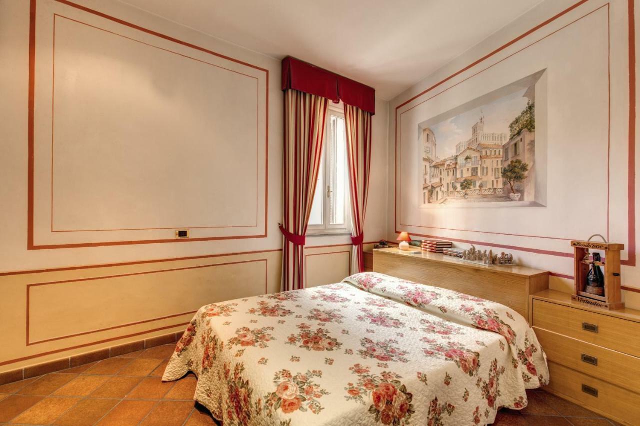 Lovely Flat By The Trevi Fountain Apartman Róma Kültér fotó