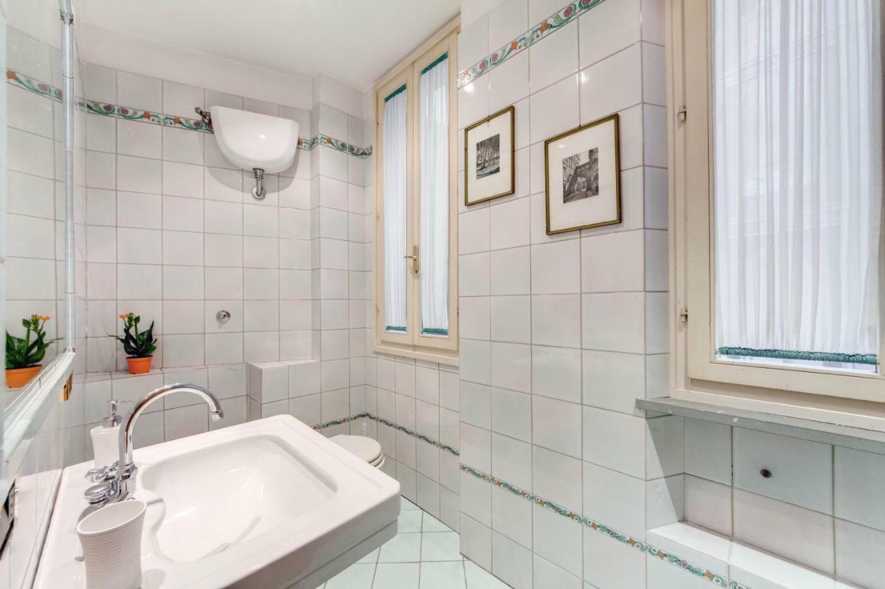 Lovely Flat By The Trevi Fountain Apartman Róma Kültér fotó