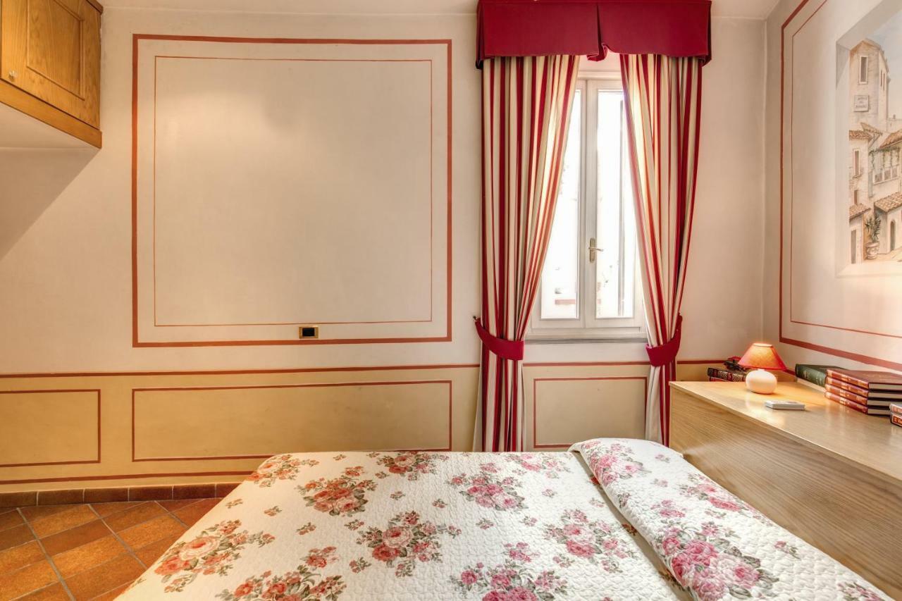 Lovely Flat By The Trevi Fountain Apartman Róma Kültér fotó